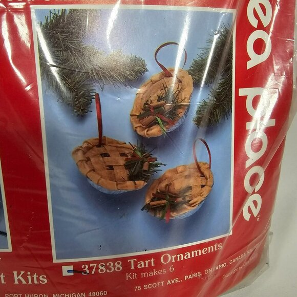 Mary Maxim Needlework & Crafts Christmas Tart Ornaments Kit NEW SEALED 6 Tarts - Picture 2 of 5